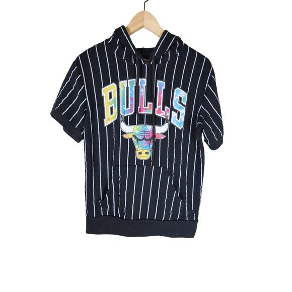 NBA CHICAGO BULLS Multi-Colored Logo and Pinstripe Short Sleeve Hoodie SZ S - Picture 1 of 6